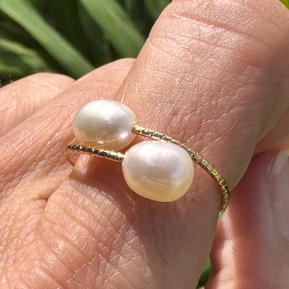 6A. Freshwater white Pearl Gold Plated copper bypass adjustable ring - Picture 3 of 4